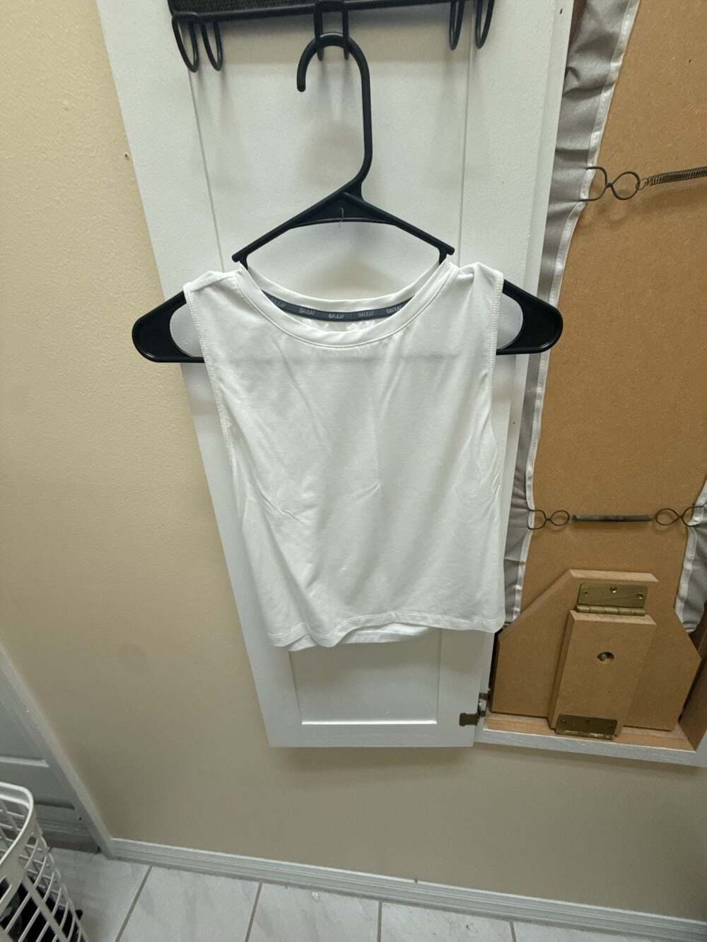 Baleaf Women's Athletic Crop Tank Top White Size S